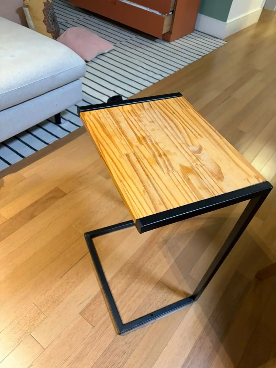 Mesa Lateral / Apoio Celina
