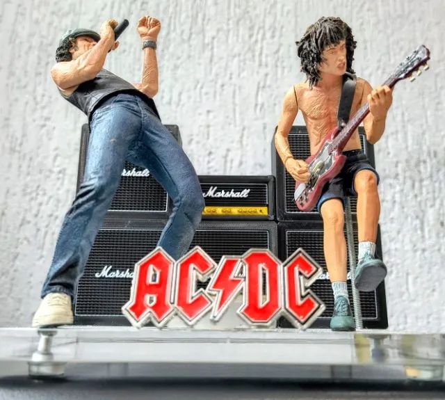 Bonecos AC/DC Brian Johnson e Angus Young Neca - Foto 2