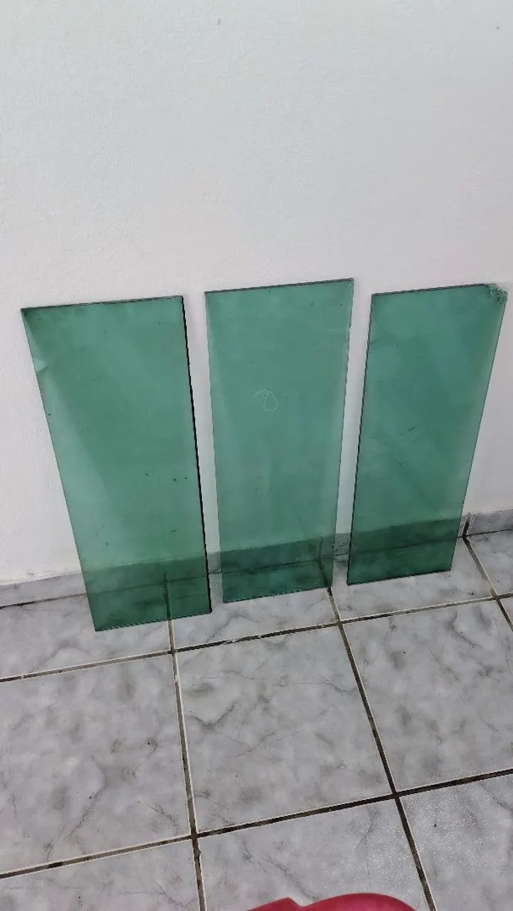 Prateleira de vidro na cor Verde