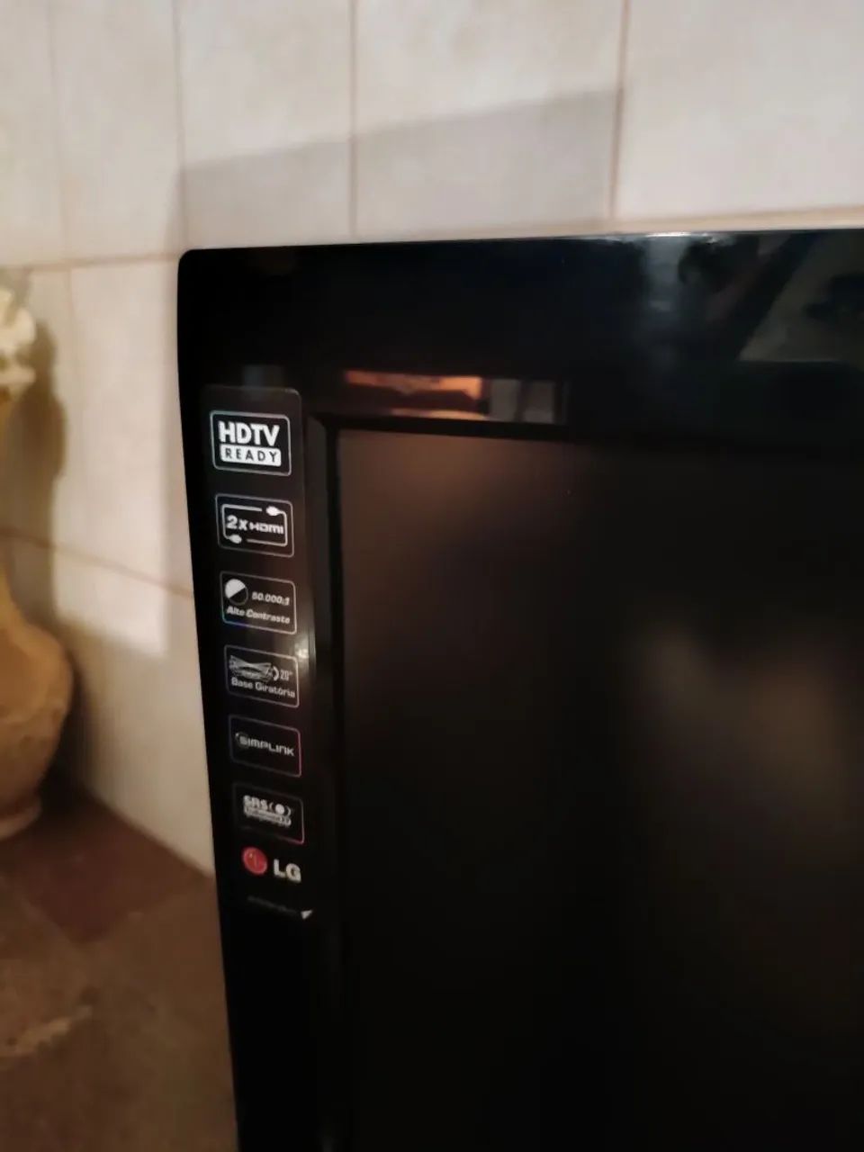 Vendo Televisão LG de 37 polegadas Obs : ela liga e tem vezes que desliga  - Foto 2