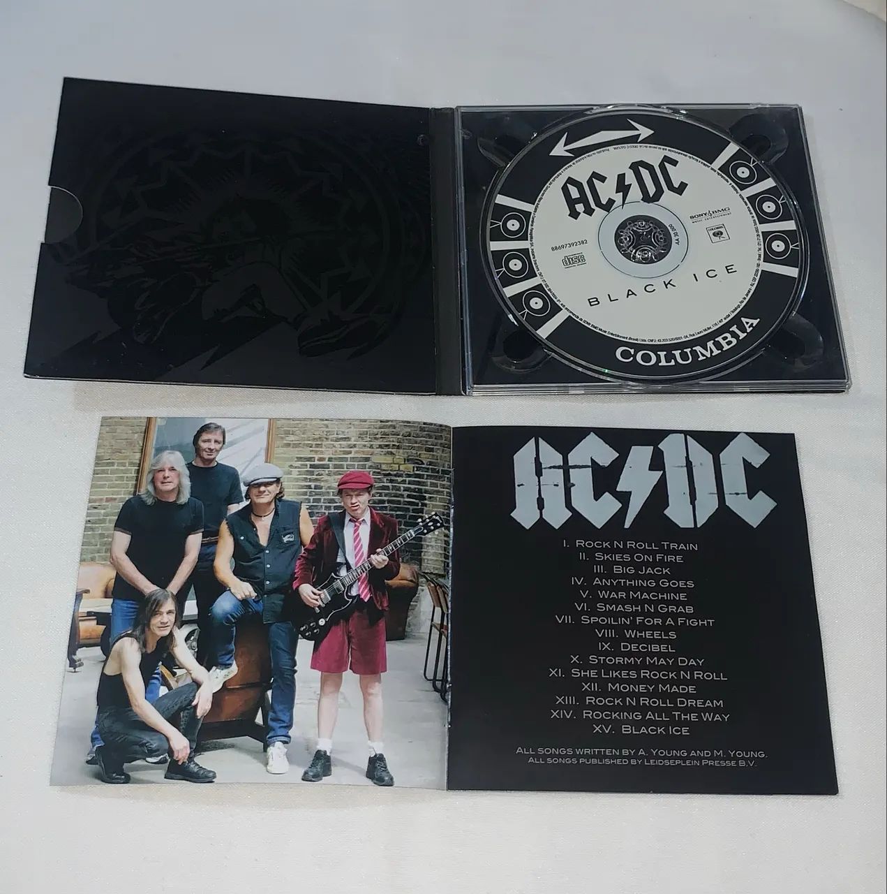 Cd ac/dc black ice impecável raro  - Foto 6