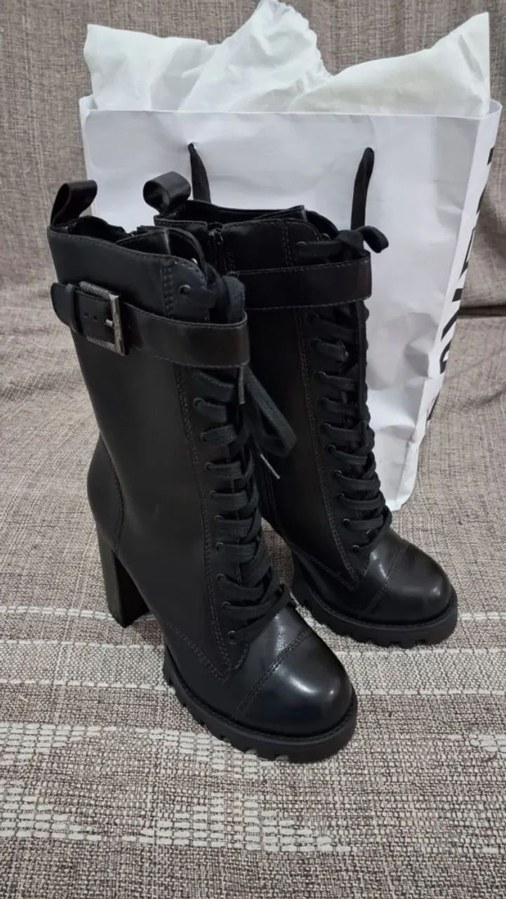 Bota John John nunca usada. Sem defeito.s.