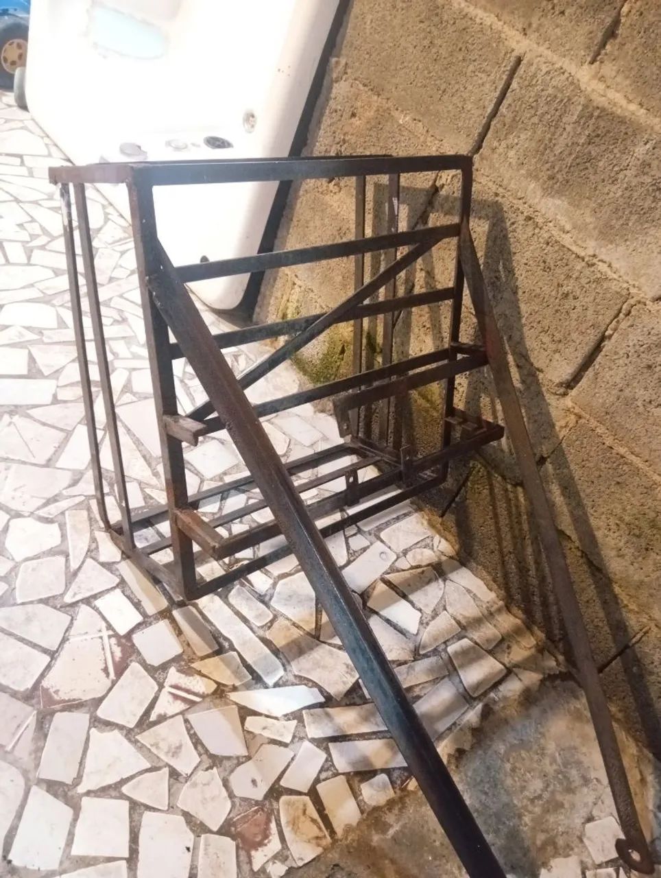 Suporte baú galão de água 