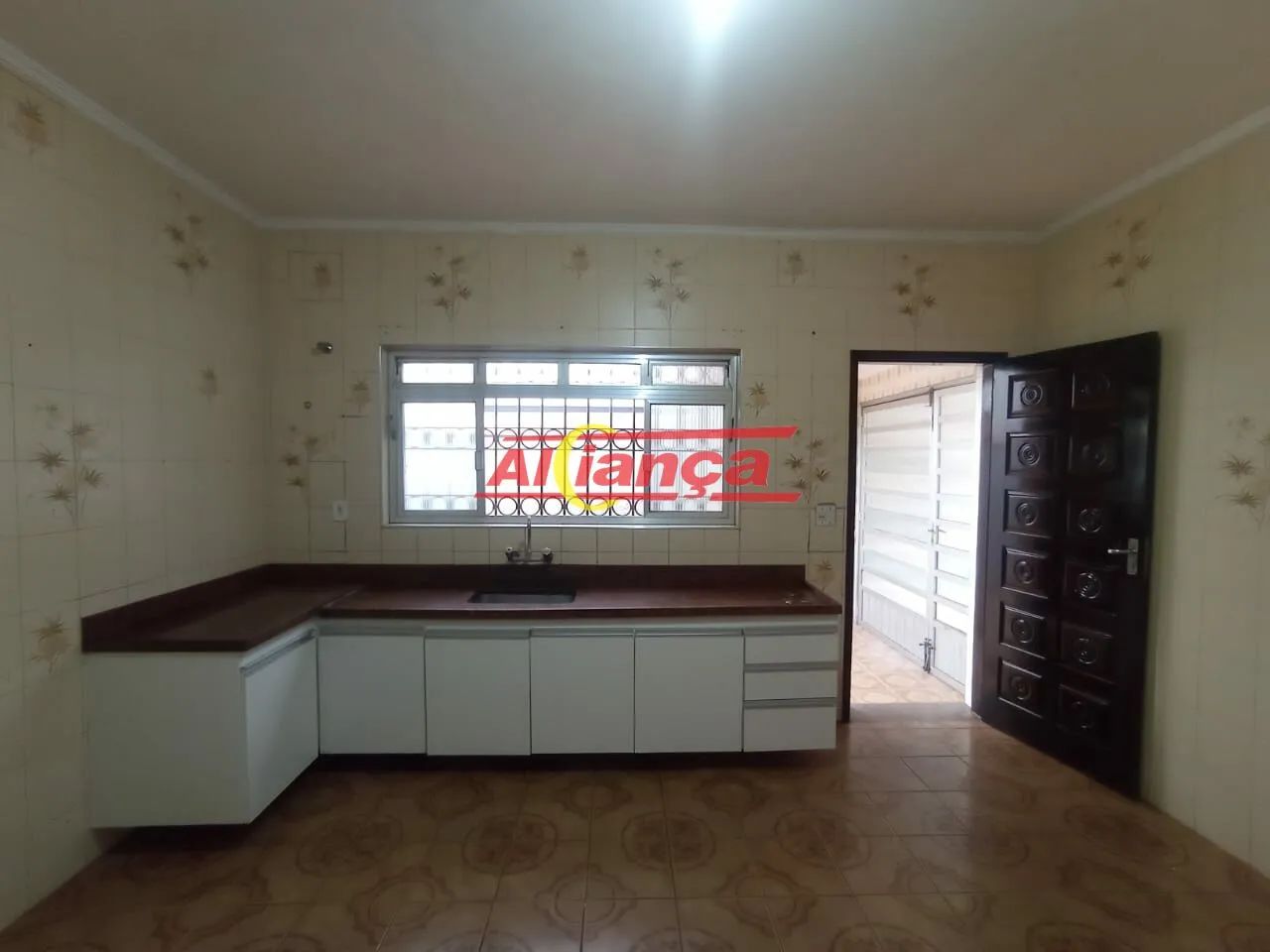 Casa com 178m² à locação, 3 quartos sendo 1 suíte, 2 vagas no Jadim Santa Barbara - Guarul - Foto 5