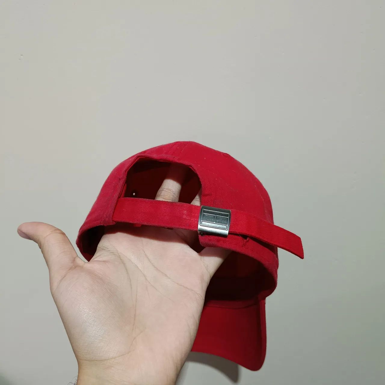 Boné tommy plaquinha vermelho  - Foto 2