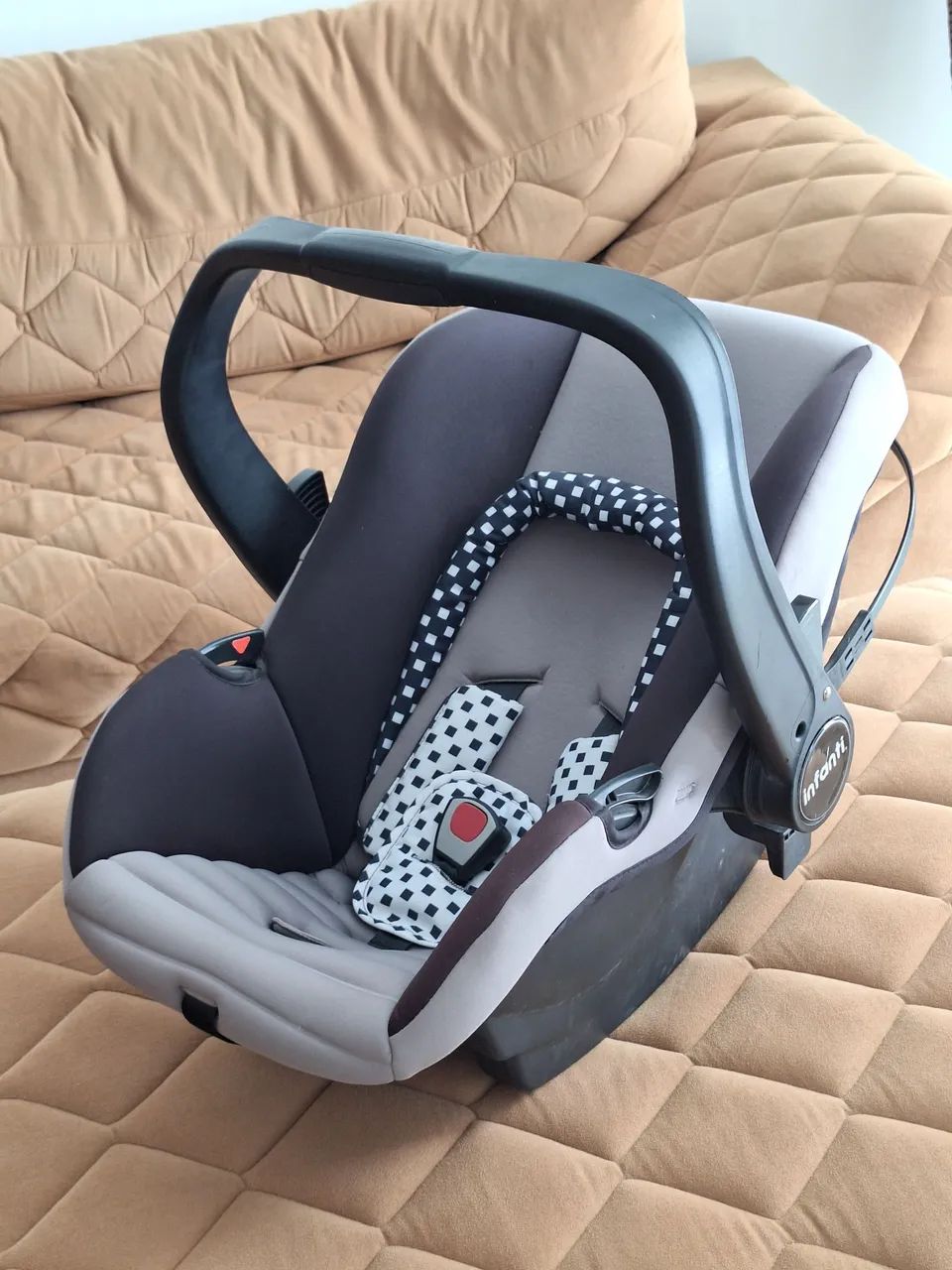 Bebê conforto da marca "infanti" usado - Foto 2