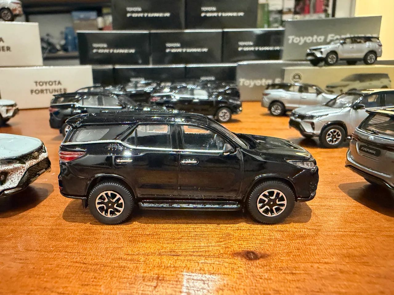 Miniatura Toyota sw4 preta 1/64