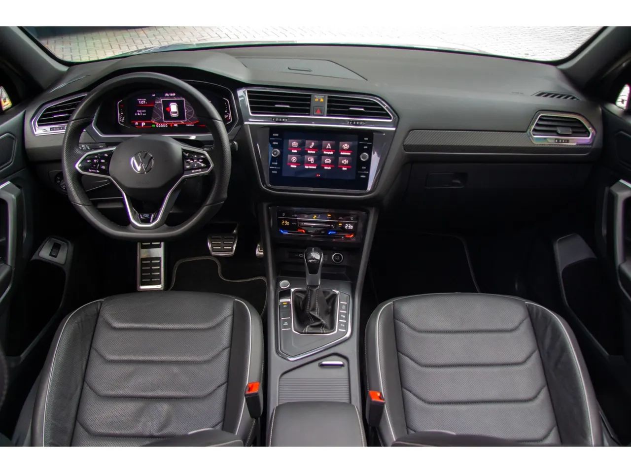 Volkswagen Tiguan Allspac R-Line 300 TSI 2.0, foto 11 de 16