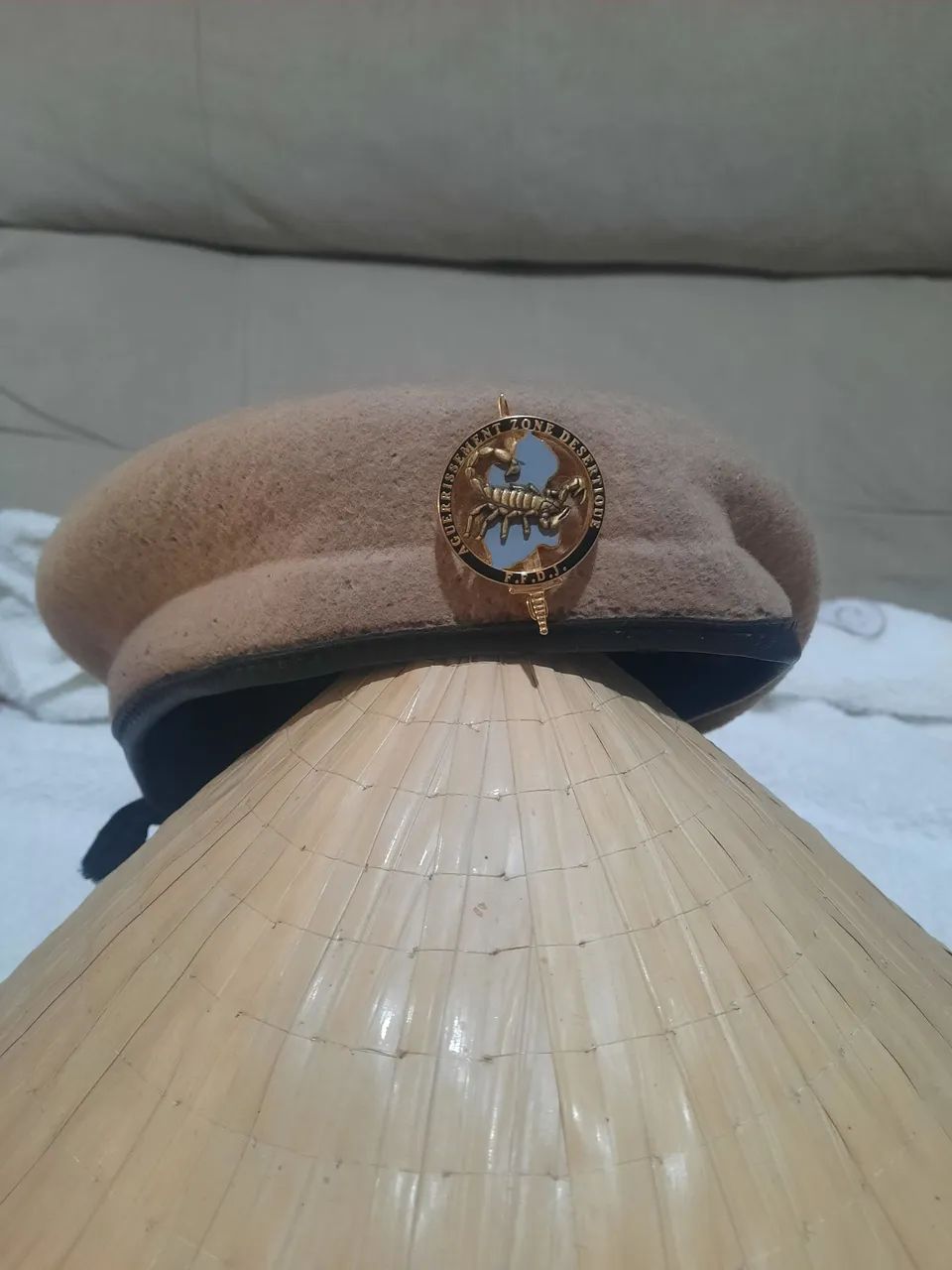 Boina Desert + Insígnia Legião Estrangeira  - Foto 2