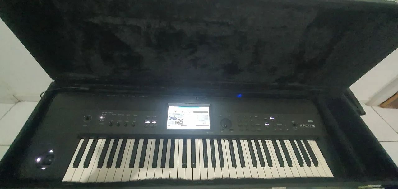 Teclado Korg Krome com case rigida - Foto 2