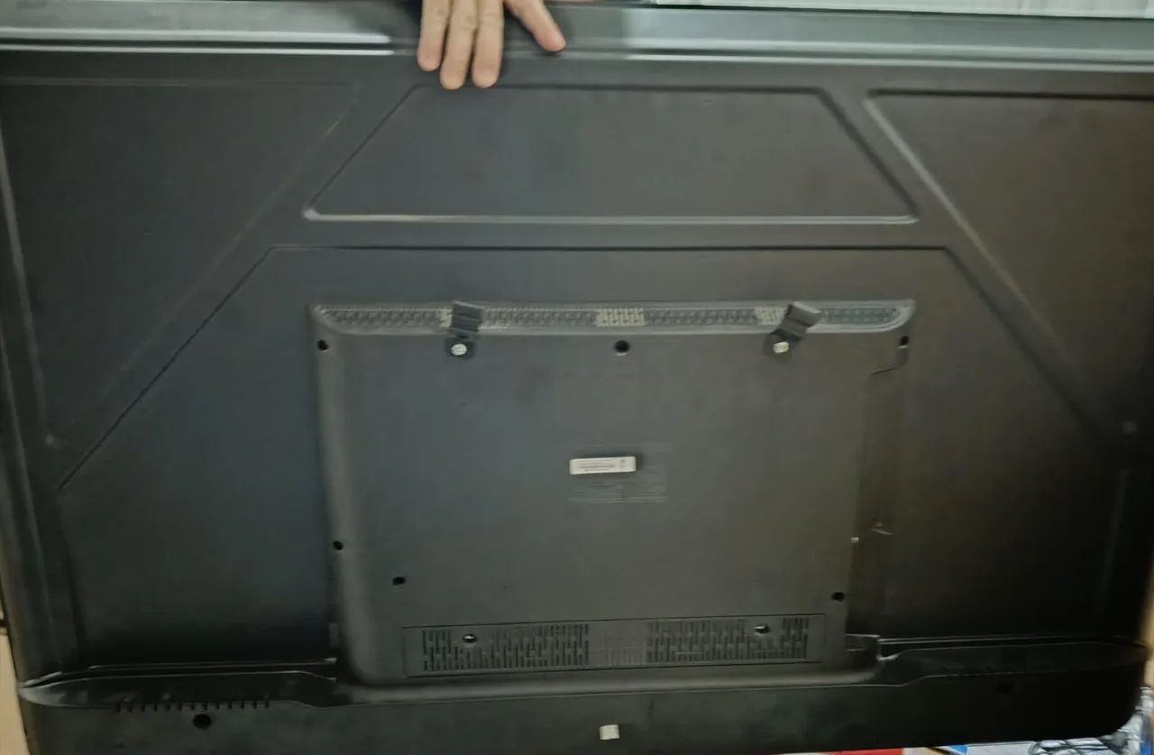 Tv 58"polegadas smart k para peças atenção a tela está vazada - Foto 3