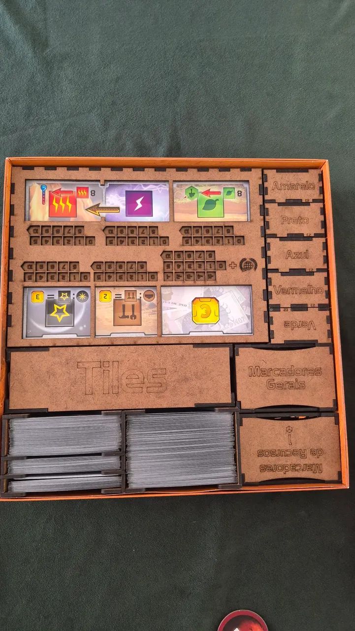Terraforming Mars - Jogo de Tabuleiro (Insert + Expansão) - Foto 2
