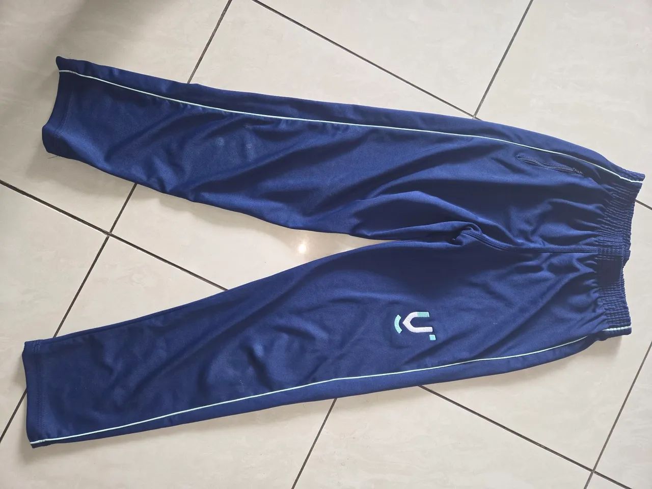 Calça colégio Vila - Usada apenas 4 meses - Ótimo estado 