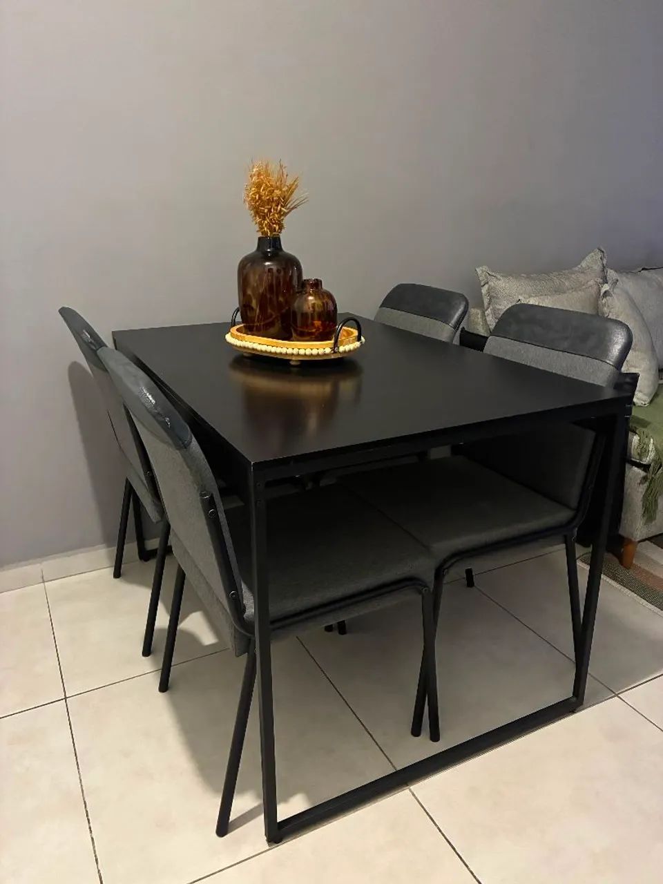 Sofá, mesa com cadeiras, cortina, puff, barzinho e quadro - Foto 3