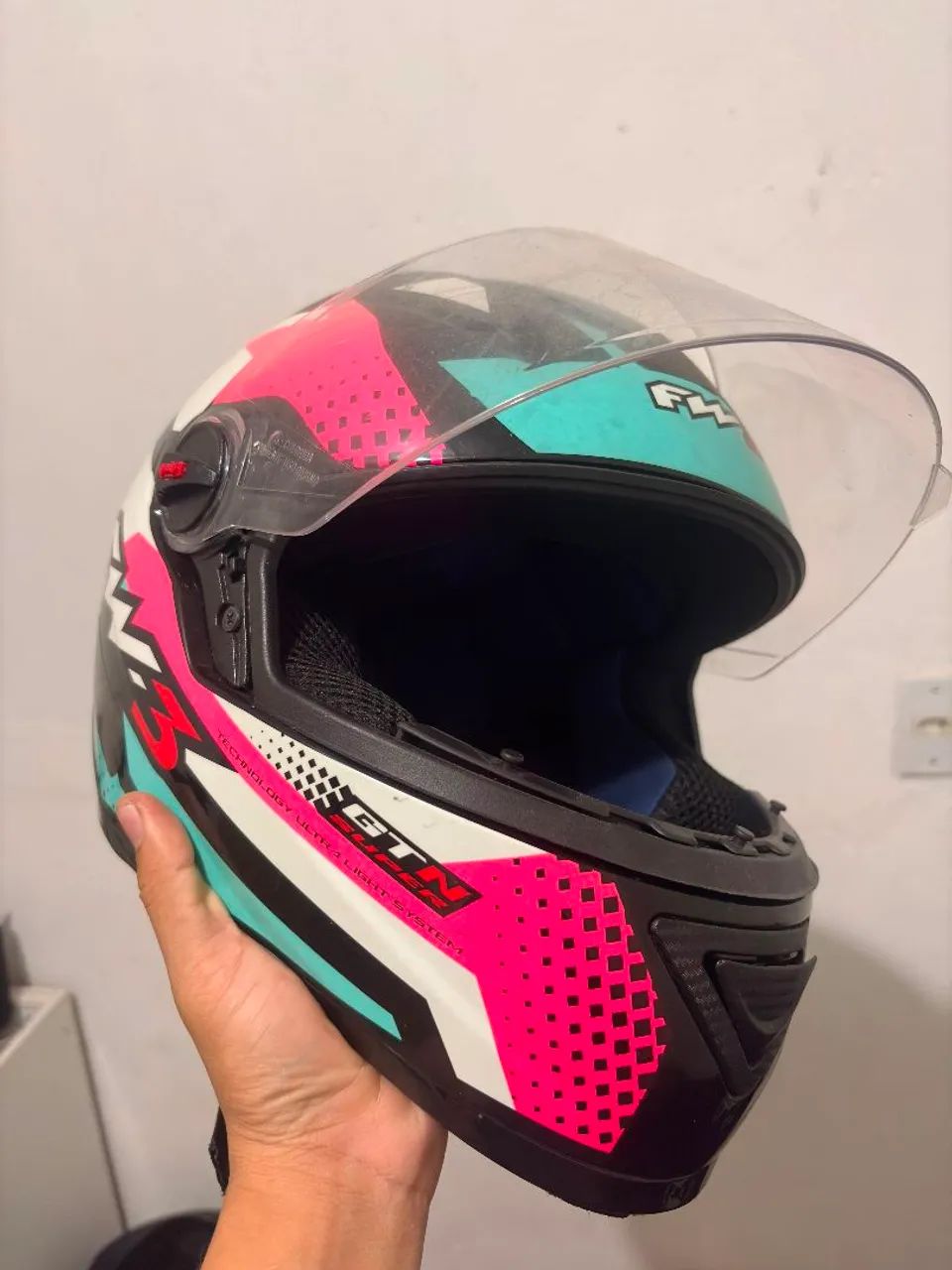 Capacete número 58
