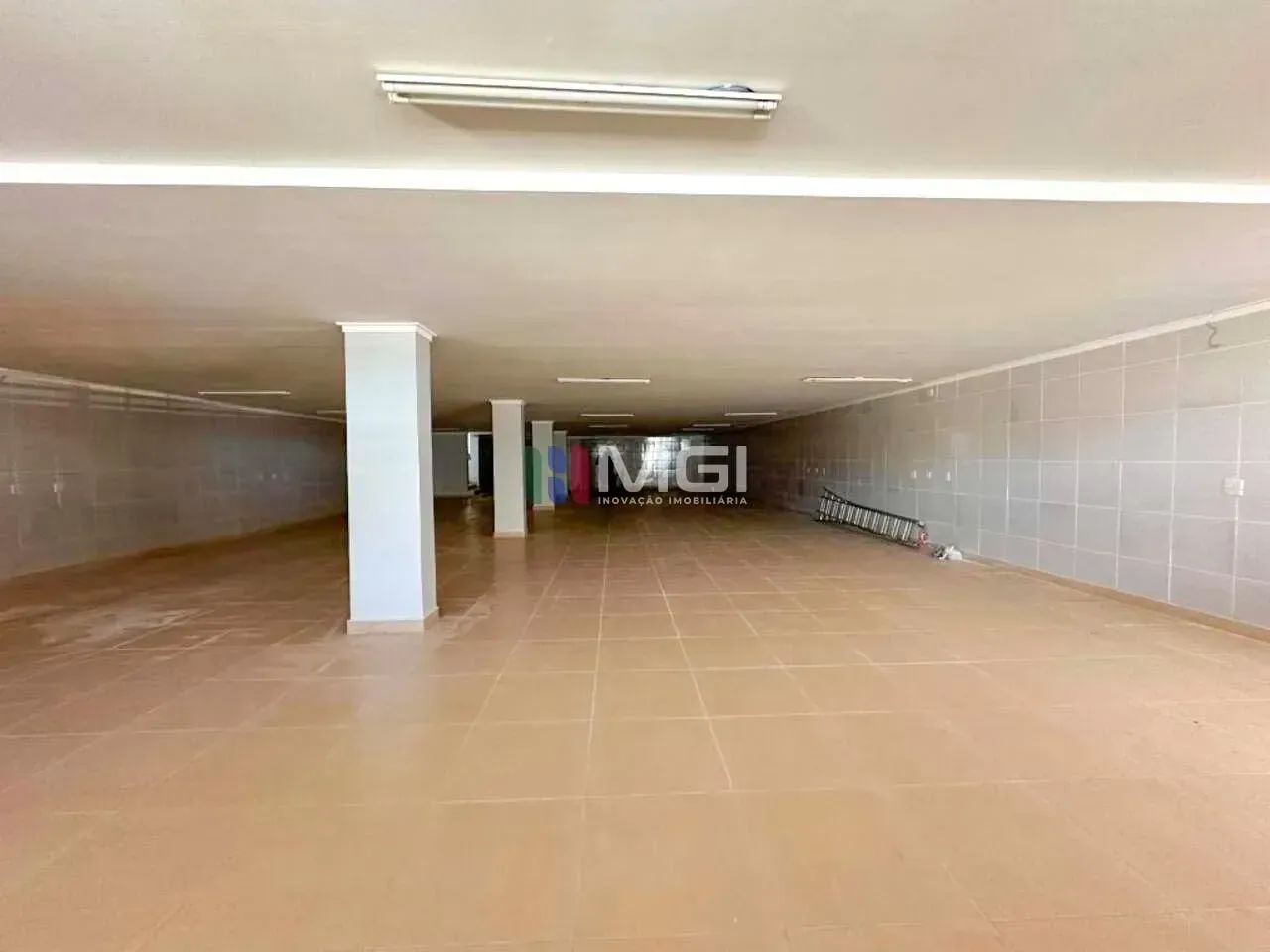 Prédio Comercial de 1.126 m² para Locação em Goiânia - Foto 4