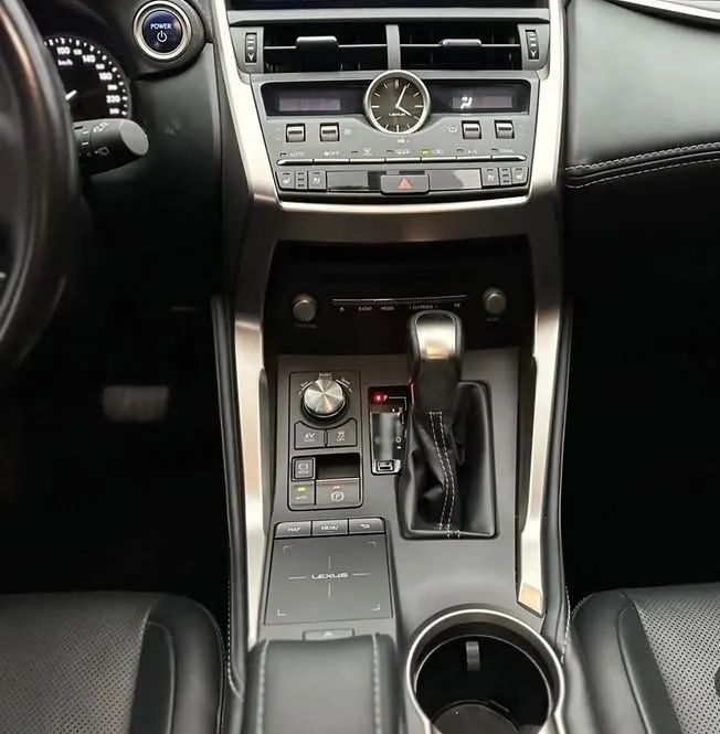 Lexus NX-300 H Luxury 2.5 16V Aut., foto 6 de 11