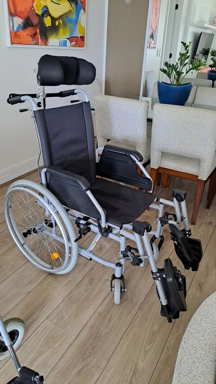 Vendo cadeira de rodas  - Foto 4