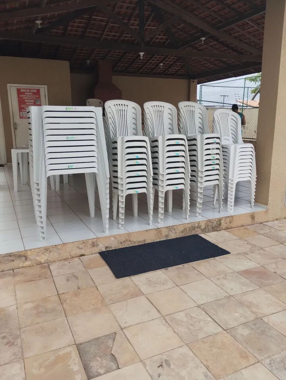 ALUGUEL DE MESAS COM CADEIRAS  - Foto 2