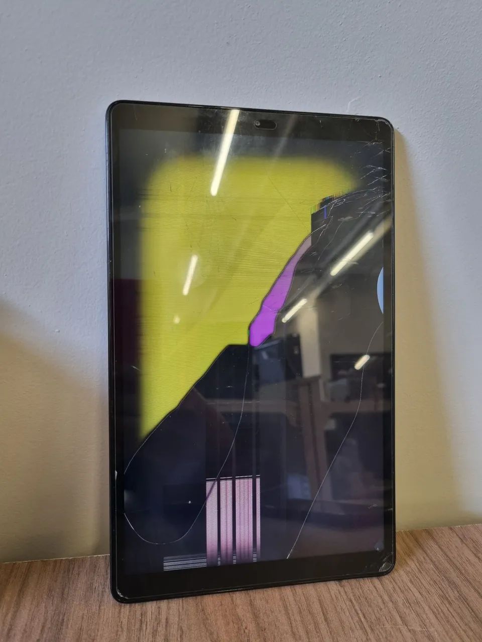 Tablet Samsung Galaxy T510 com Tela Quebrada para Retirada de Peças