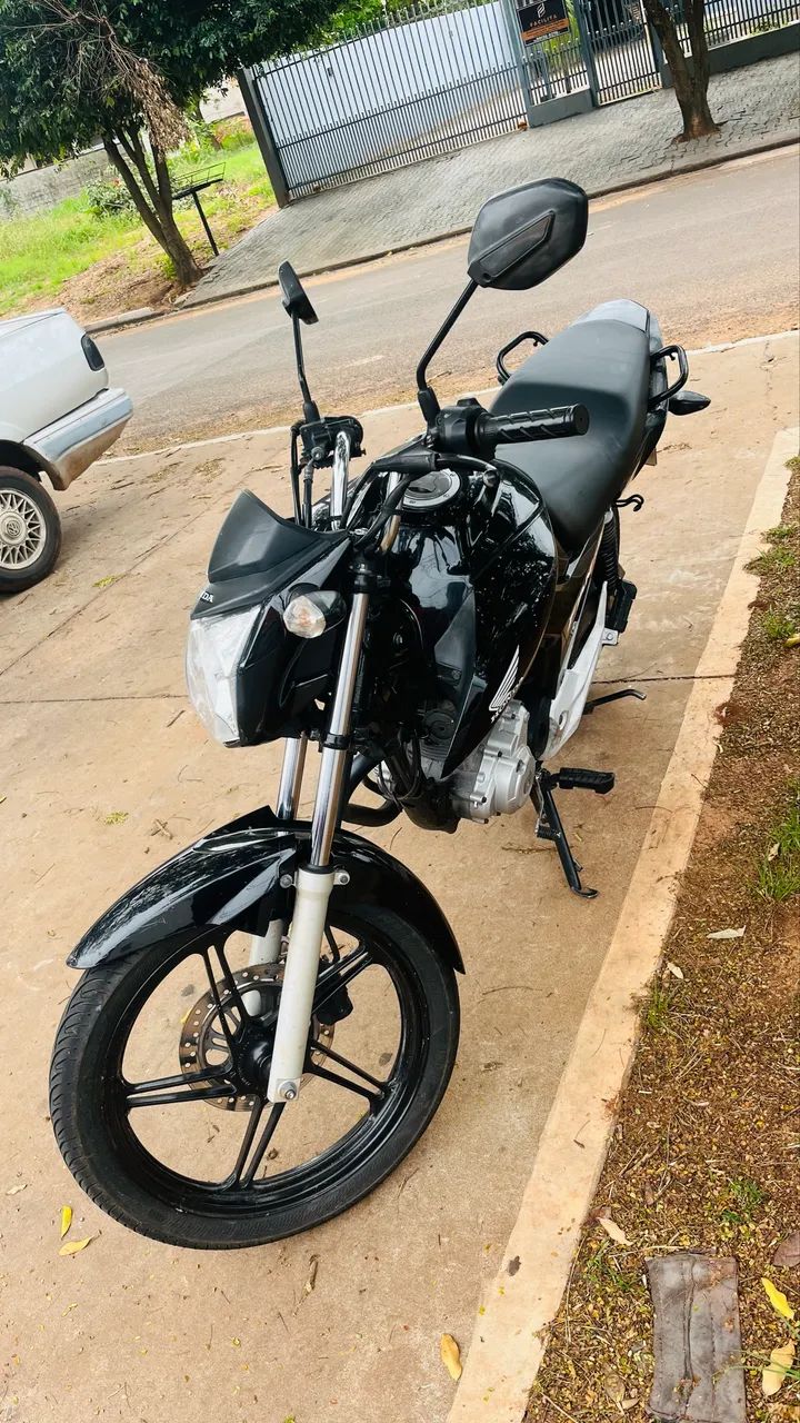 Honda 160 com partida elétrica.
