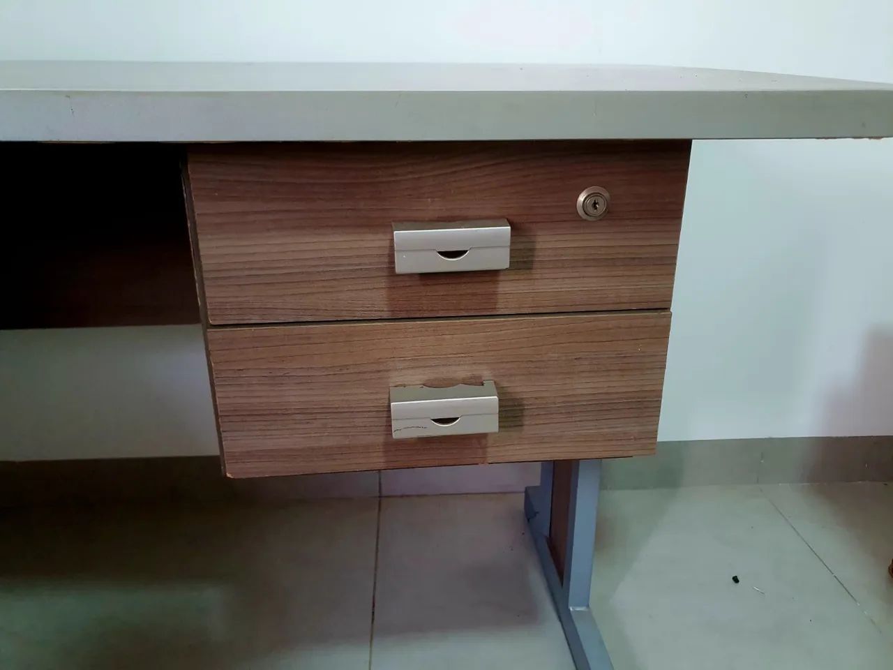 Mesa de escritório grande em L - Foto 4