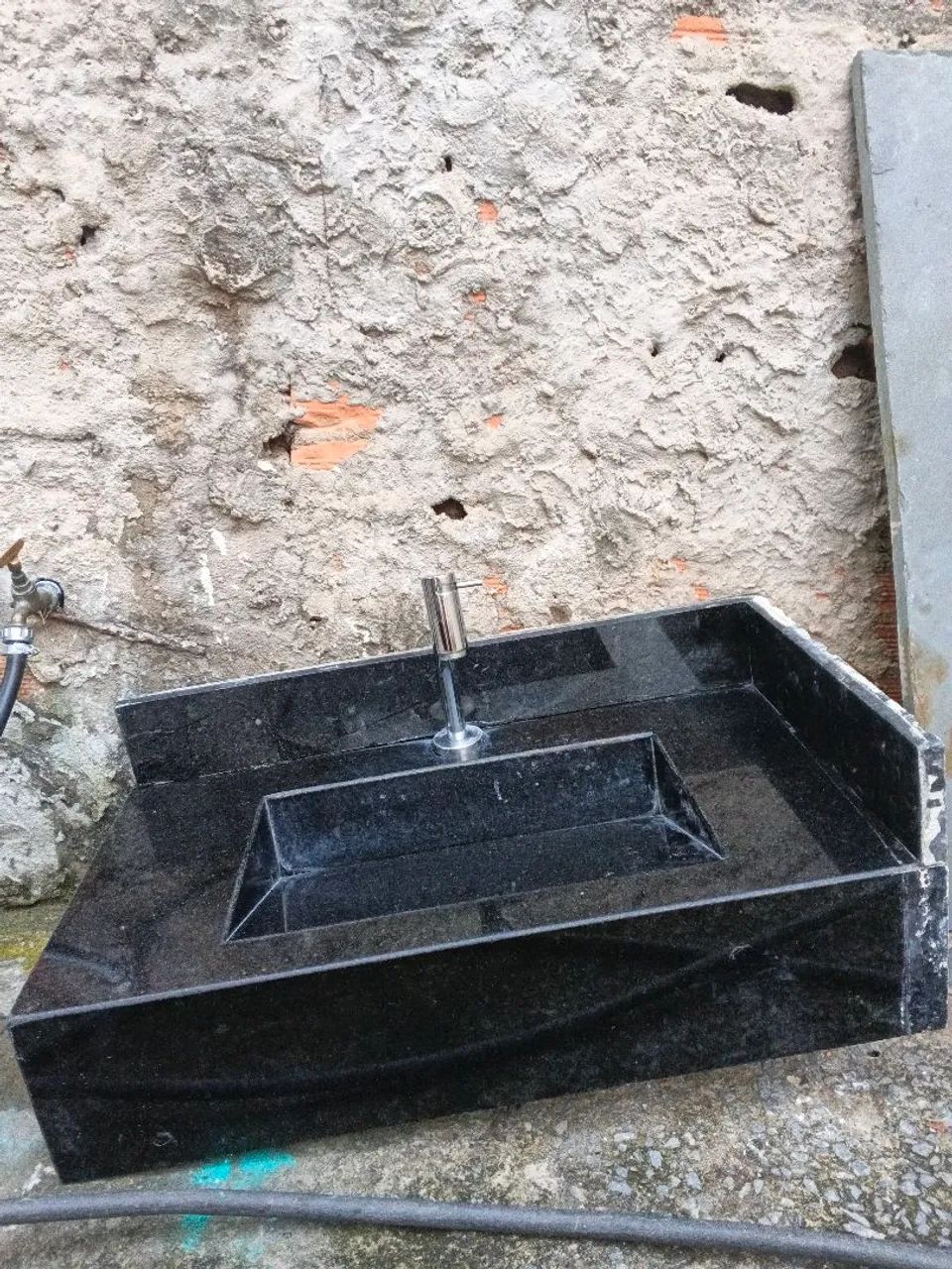 Vendo lavatório esculpido usado 