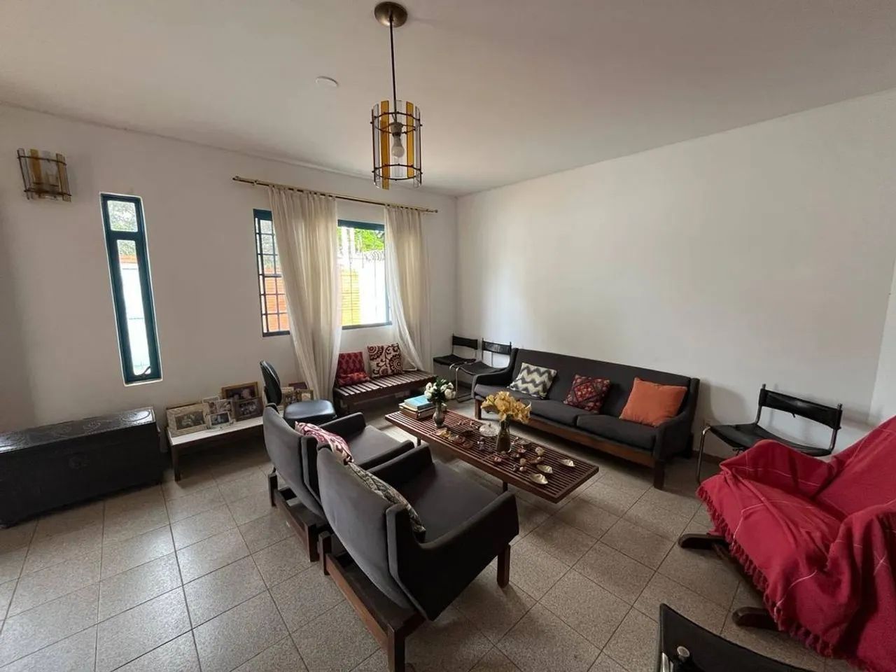 Imóvel com 3 suítes e amplo terreno - Foto 3