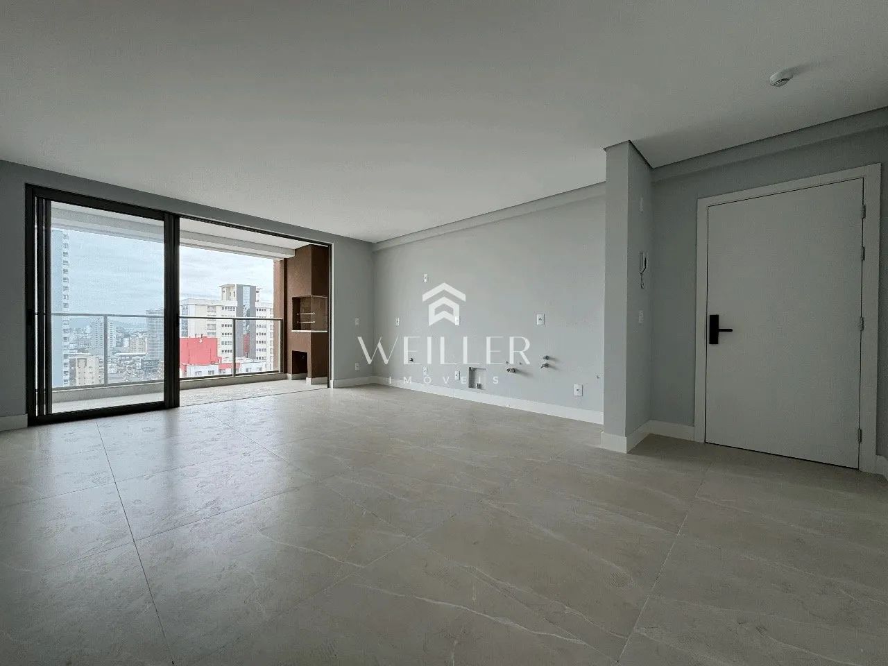 Amplo Apartamento, com 03 dormitórios, Centro, Itajaí, SC