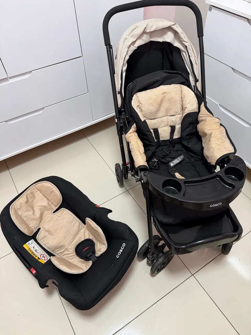 Carrinho de bebê + bebê conforto 