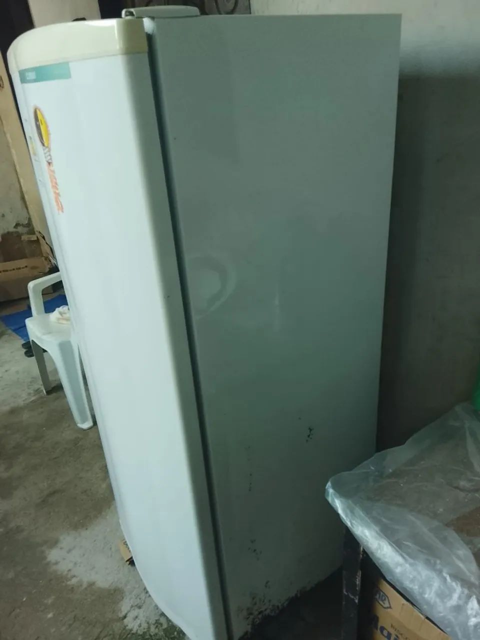 Vendo geladeira funcionando perfeitamente com todos os acessórios de dentro *03 - Foto 4