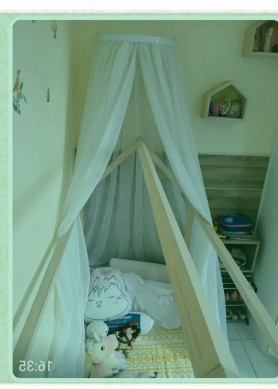 CAMA MONTESSORI E DOSSEL COM MOSQUITEIRO 