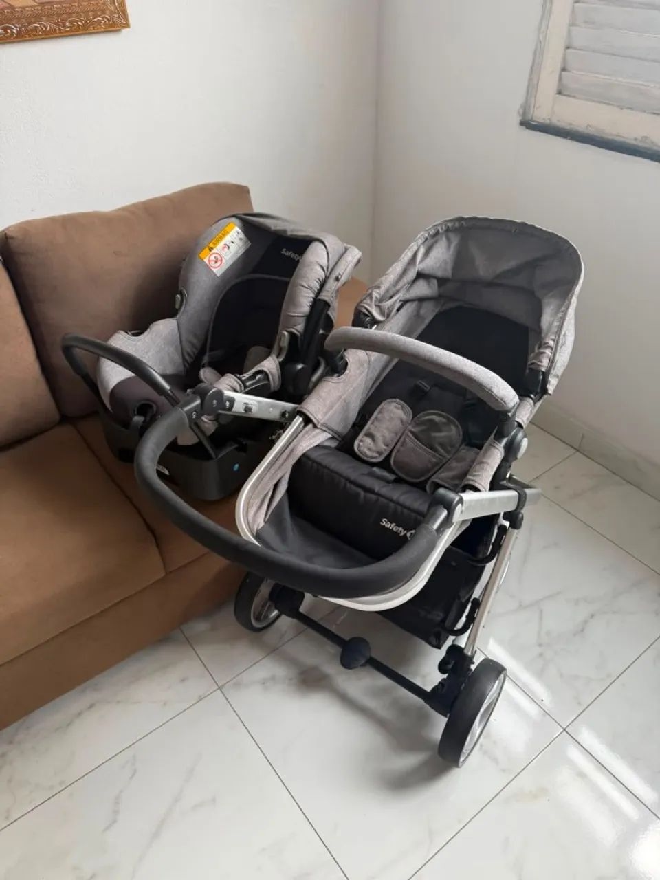 Carrinho de bebê com bebê conforto Safety - Foto 2