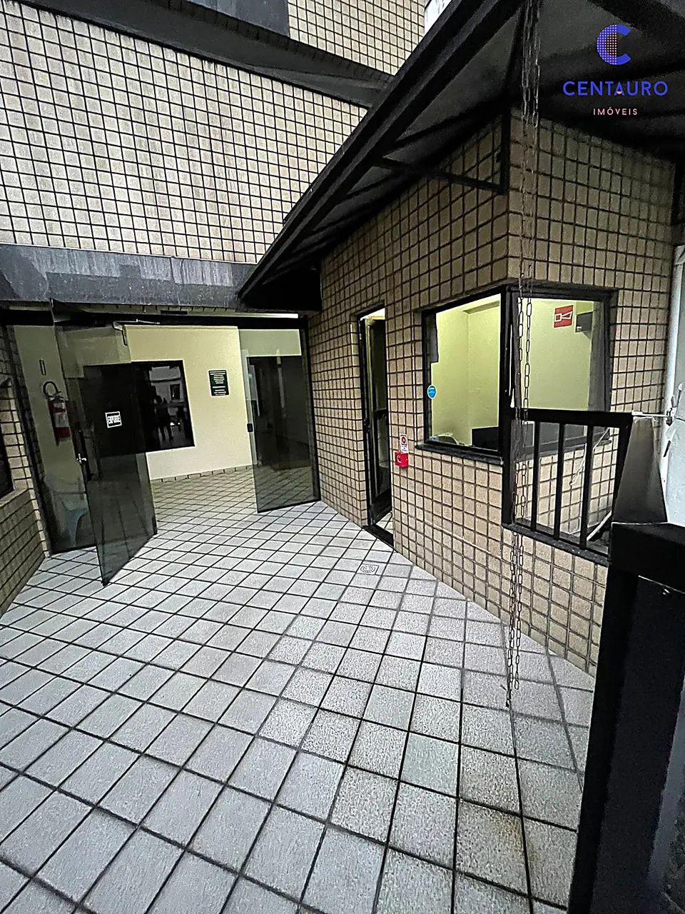 Ótimo apartamento quarto e sala com varanda e garagem na Oscar Vidal - Foto 4