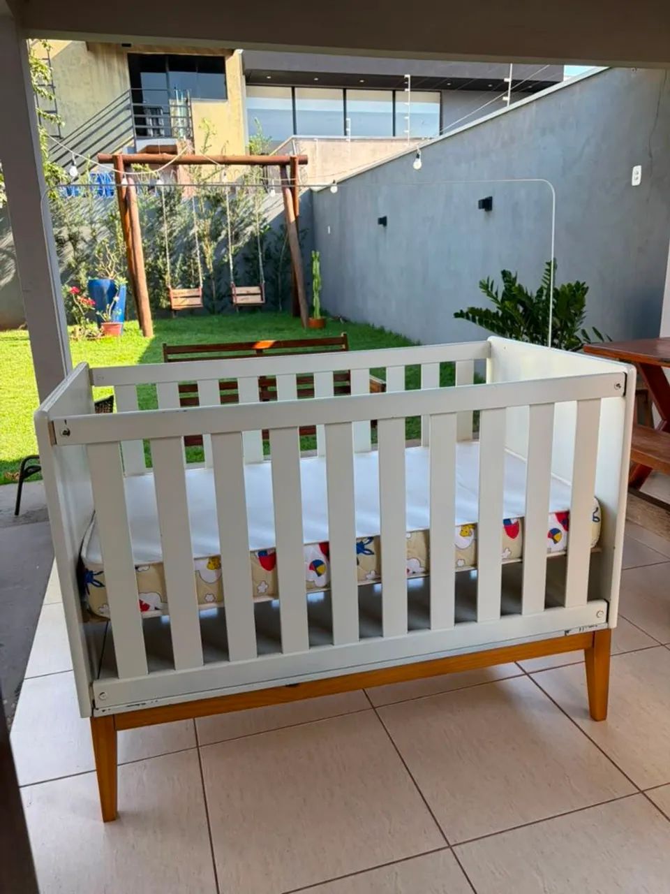 Berço infantil com colchão 