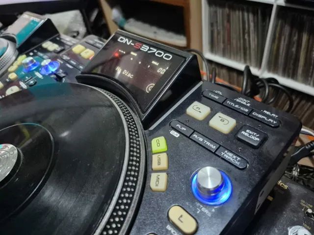02 Cdj Denon 3700 Usb - Midi - Equipamentos e Acessórios de Som