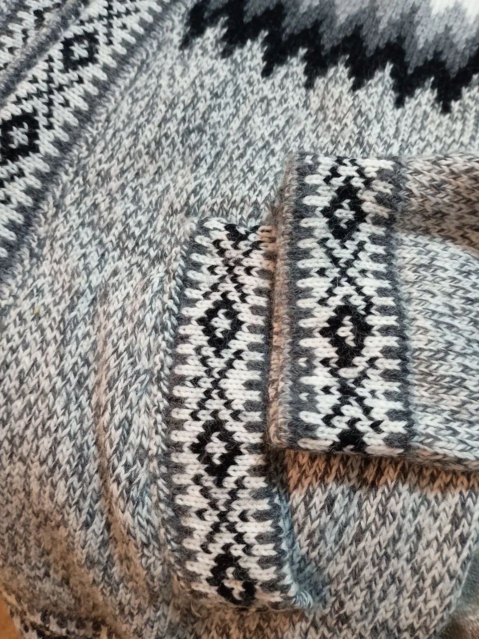 Casaco/Blusa Andina com Lhamas e Capuz - Foto 4