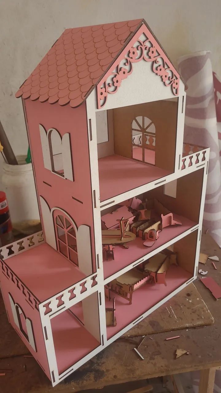 Casinha de boneca 60cm pintada com os móveis  - Foto 2