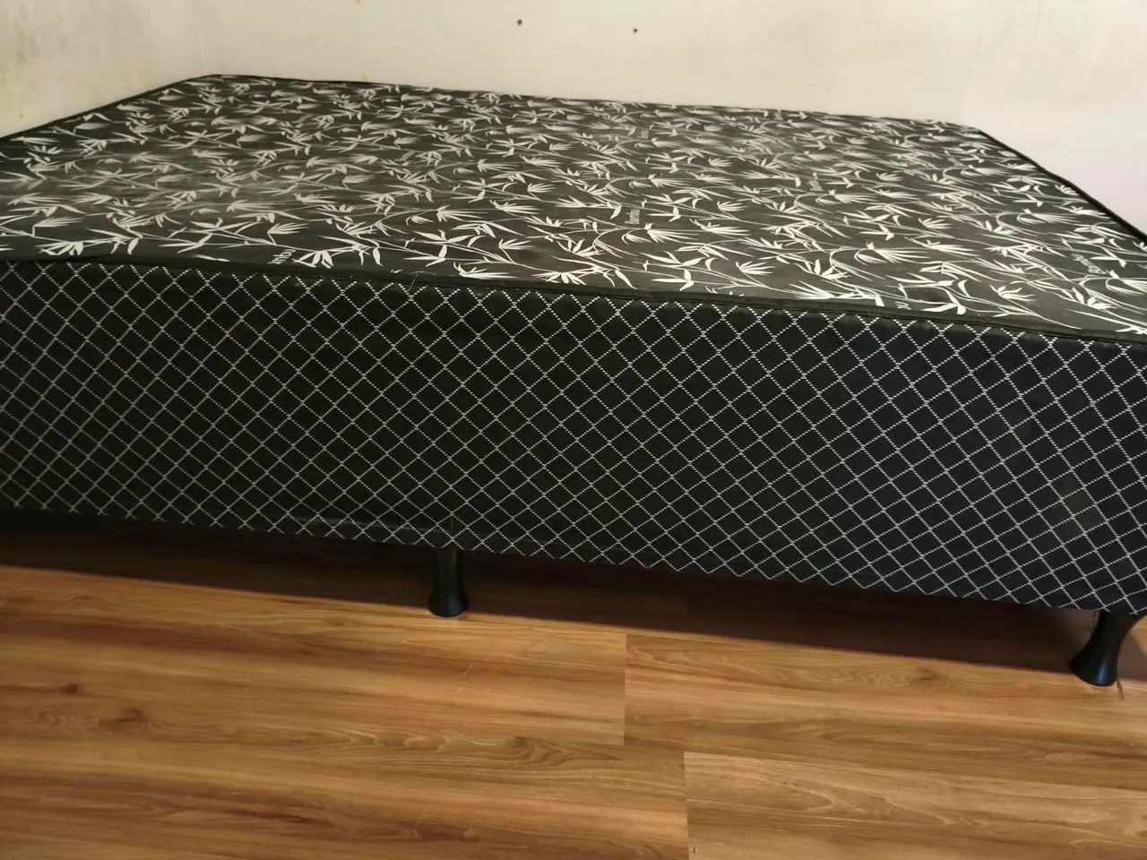 CAMA BOX NOVA 6 MESES DE USO.