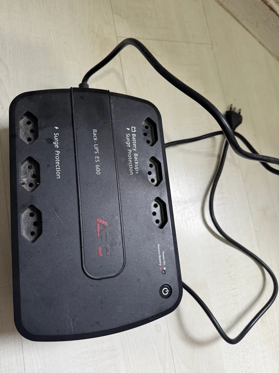 Nobreak APC Back Ups ES 600 com bateria