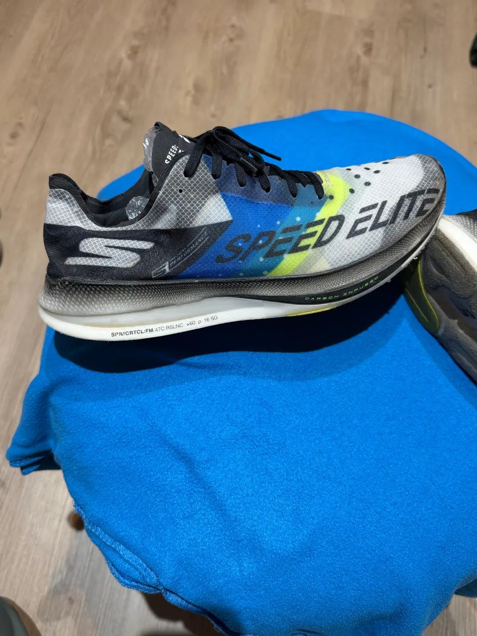 Tênis de corrida profissional Skechers com placa de carbono importado exclusivo pouco uso