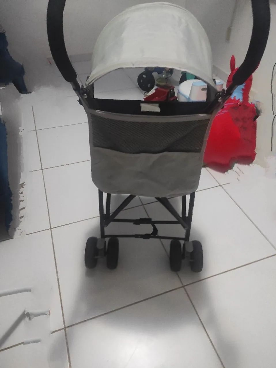 Carrinho de Bebê na cor cinza e preto - Foto 2