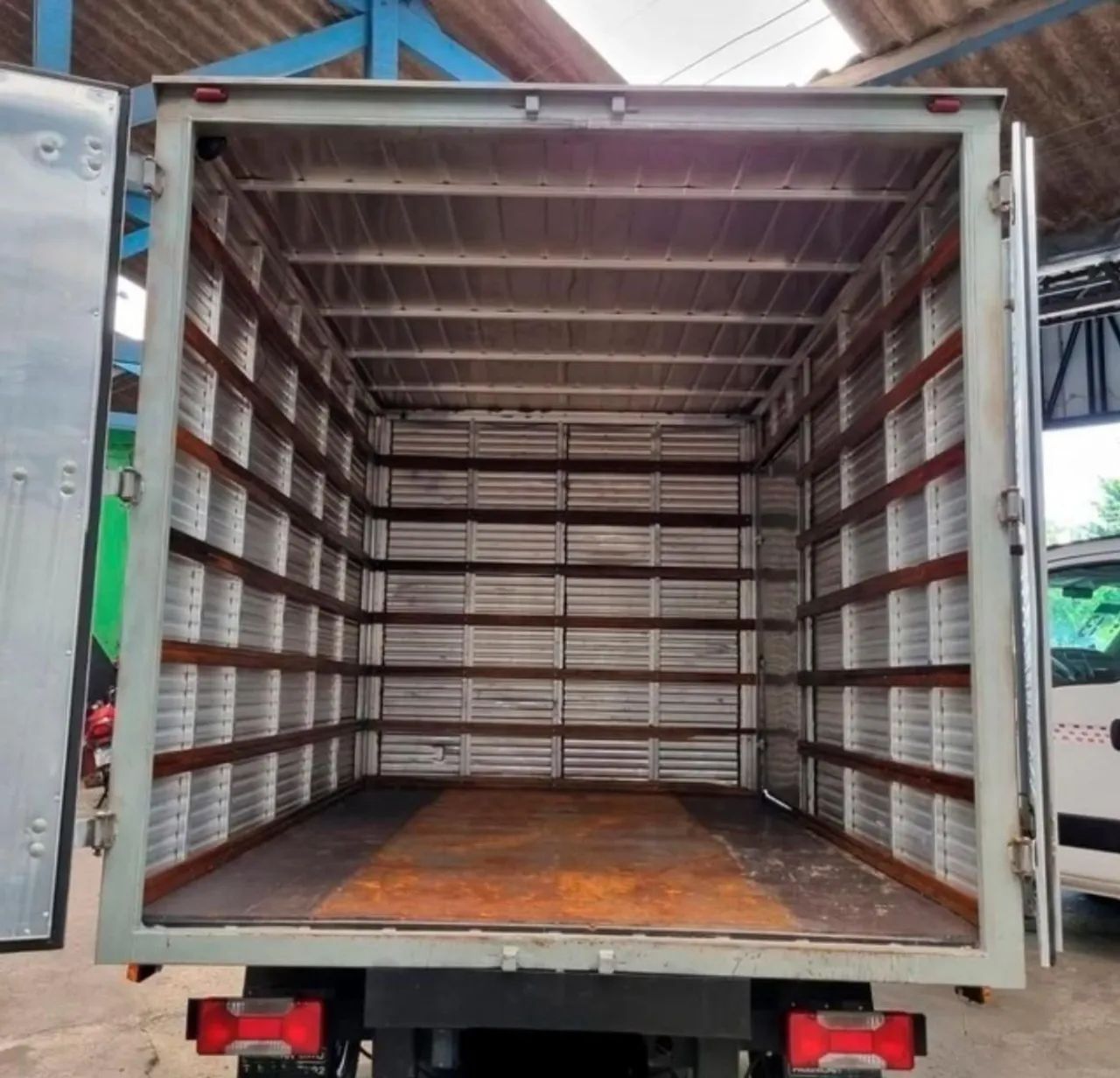 Iveco Daily 35s14 Baú 2014 - Foto 5
