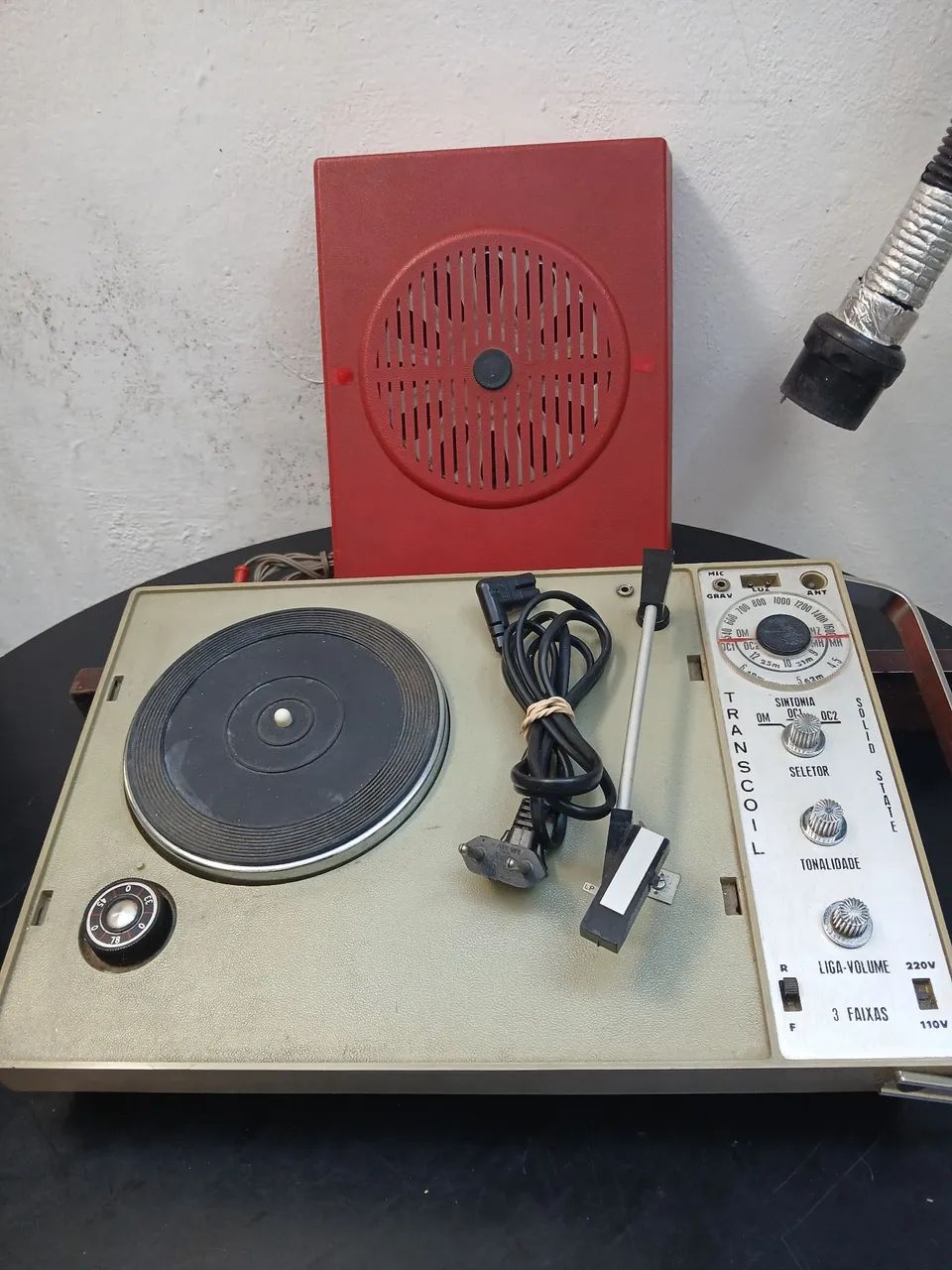 Toca disco, vitrola transcoil funcionando 