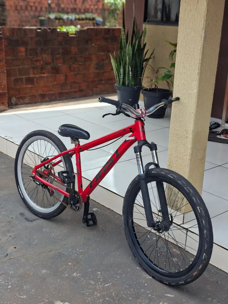 Vendo first, a bike está montada para a modalidade do grau - Foto 3