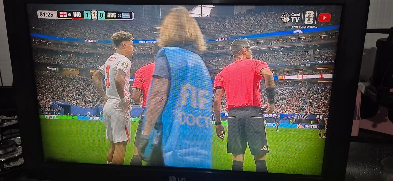 Tv 24 bem usada esta funcionando 