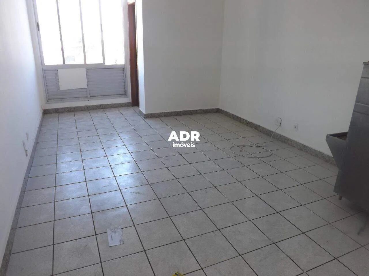 Sala 30m² bairro Santa Terezinha.