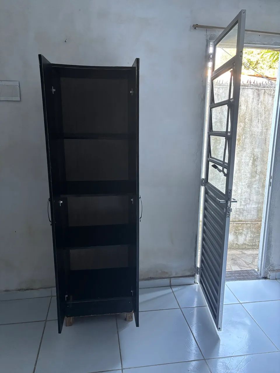 Alugo kitnet incluso água e luz para mulher  - Foto 3