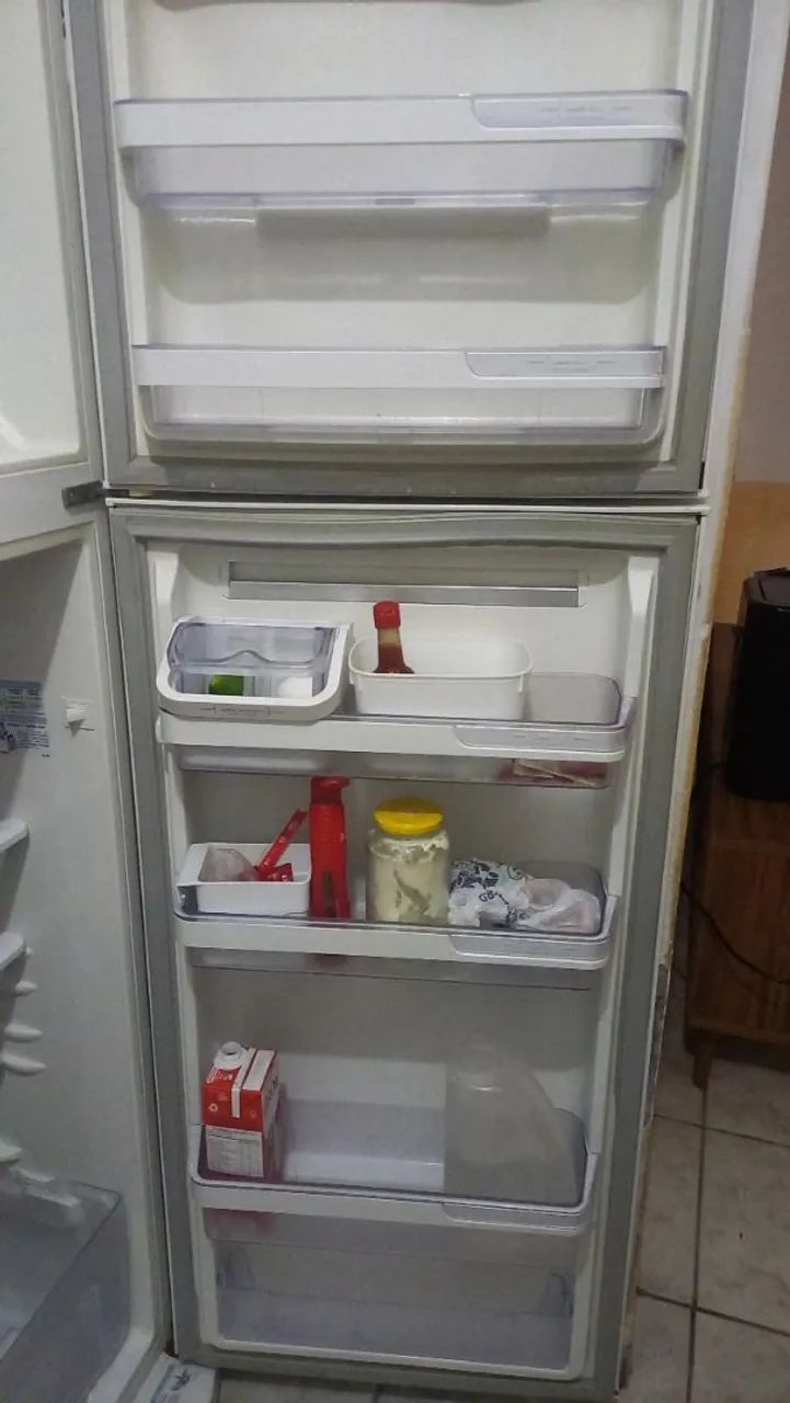 GELADEIRA SEMI NOVA - Foto 2