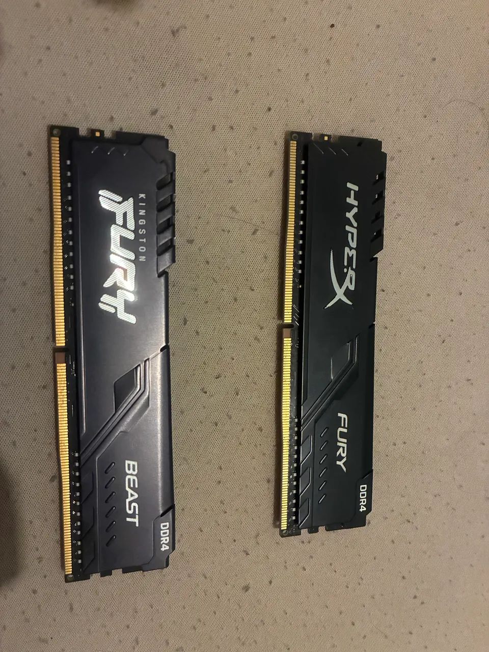  2 Memórias ram ddr4 8g fury